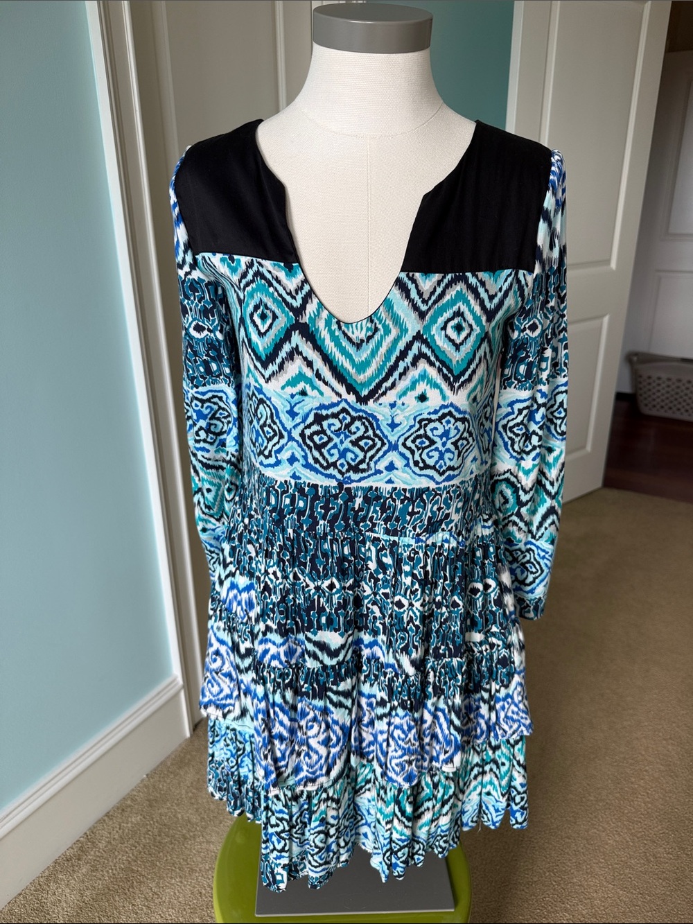 Women’s original  LaRoque Dress size XS 3/4 length sleeve blues & black abstract
